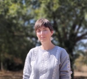 Photo de Hélène Couteller, conseillère bocage. photo prise dans un espace naturel